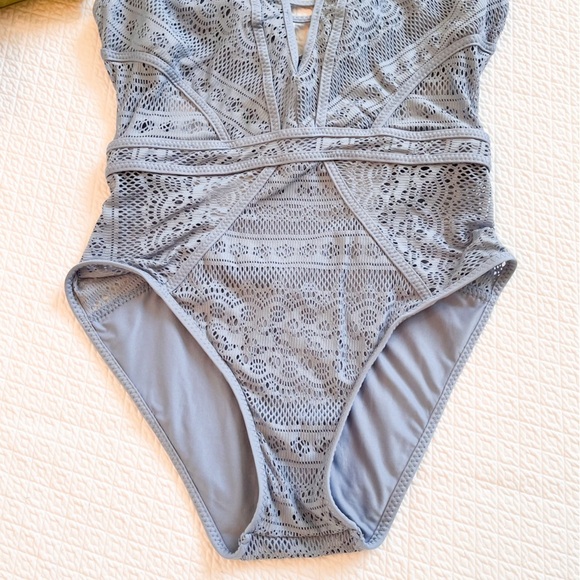 Becca by Rebecca Virtue Blue Show & Tell One Piece Swimsuit Size Small - Picture 6 of 11